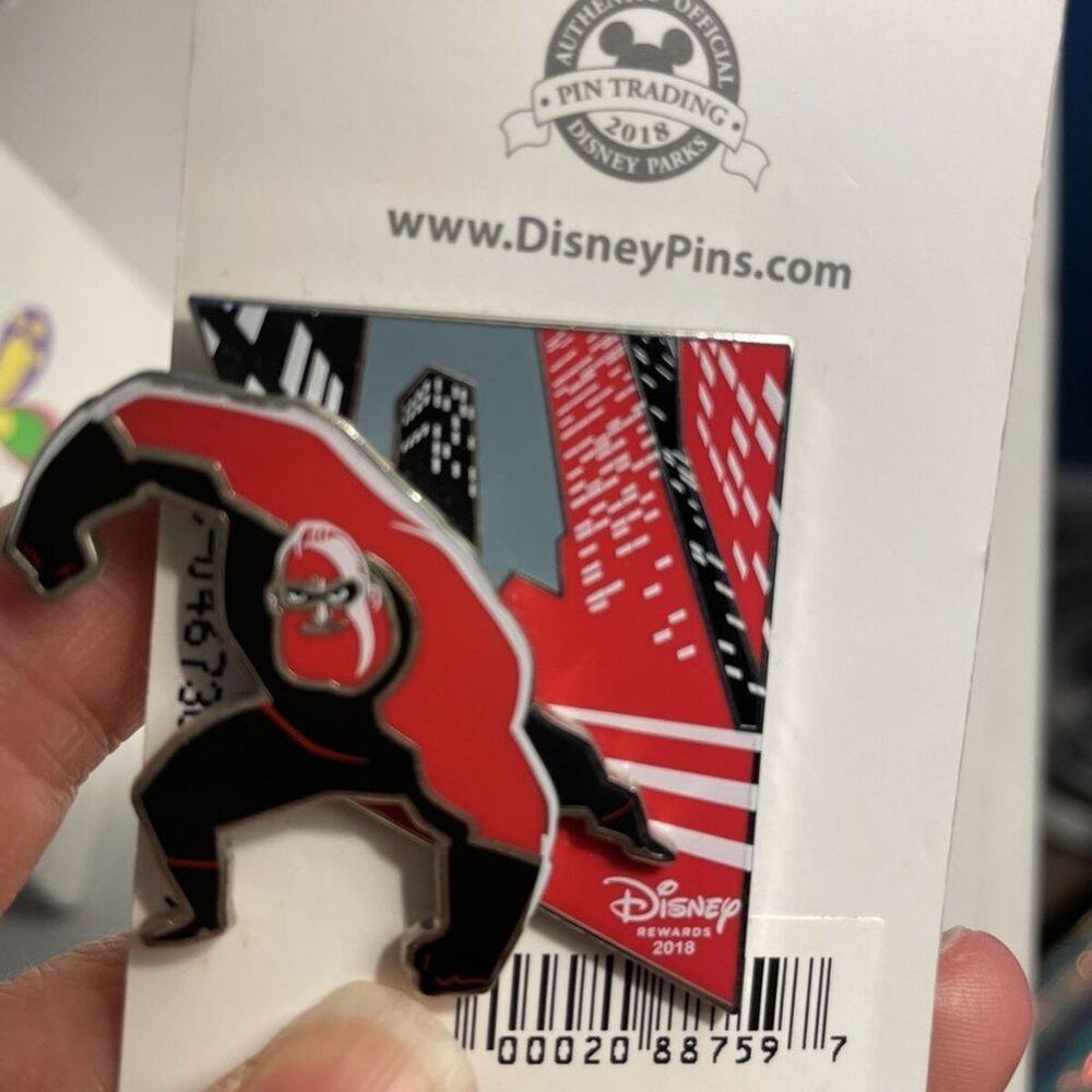Mr Incredible Pin Pixar Incredibles Disney Parks Rewards Visa Card Exclusive - Picture 3 of 3